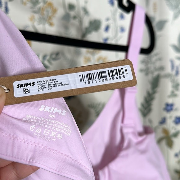 SKIMS Fits Everybody Unlined Demi Bra in Cherry Blossom size 42H NWT - Picture 4 of 4